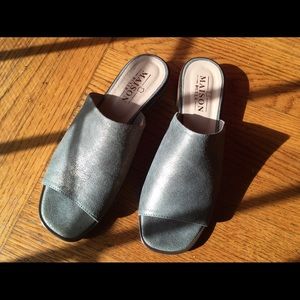 Green leather slides, W’s 38